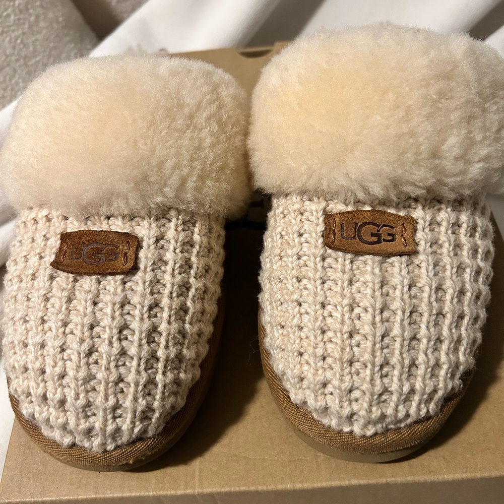 UGG - Picture 6 of 8